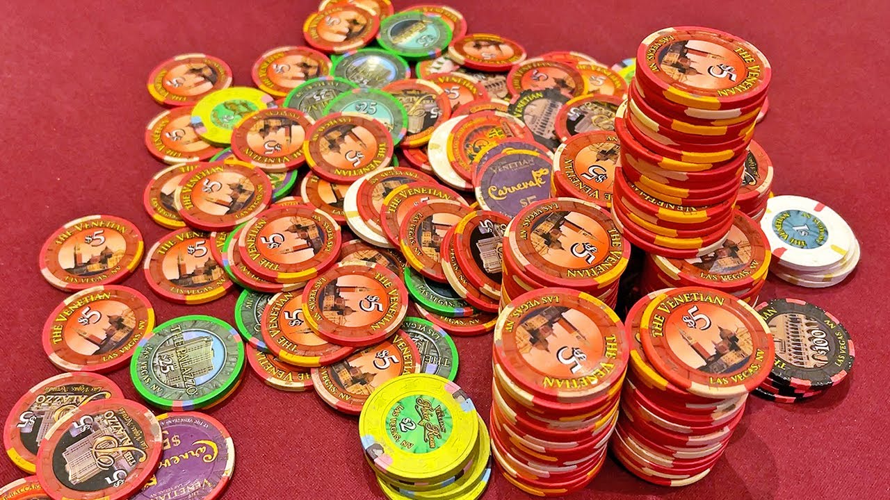 Winning $1500 Calling Poker Bluffs In Vegas!