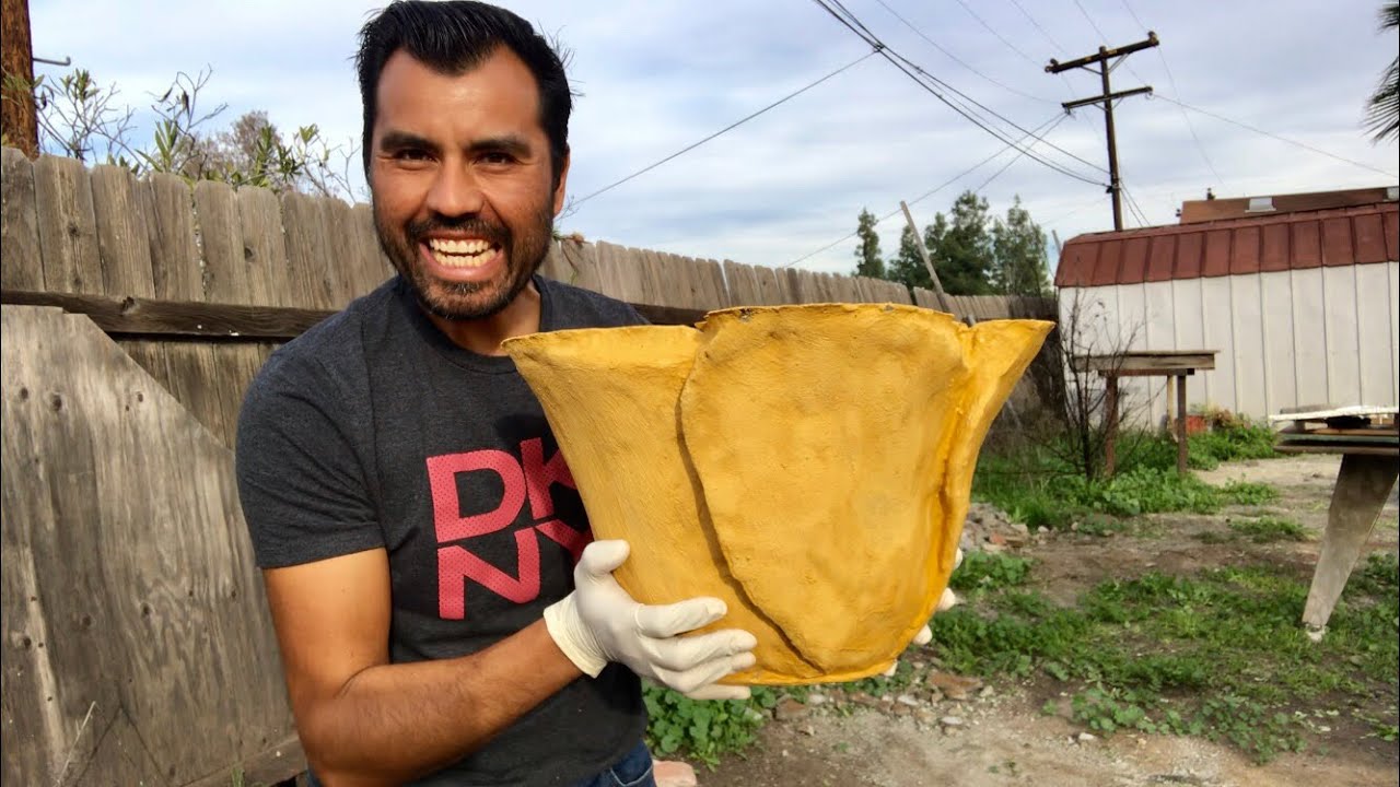 COMO HACER MACETA CON DISENO DE ROSA / making cement flower pot