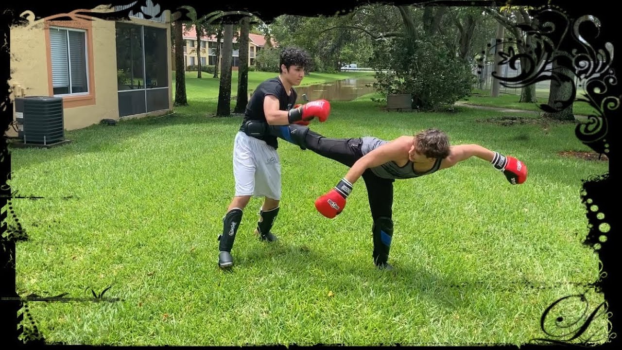 KICKBOXING SPARRING BREAKDOWN *non stop action* - YouTube