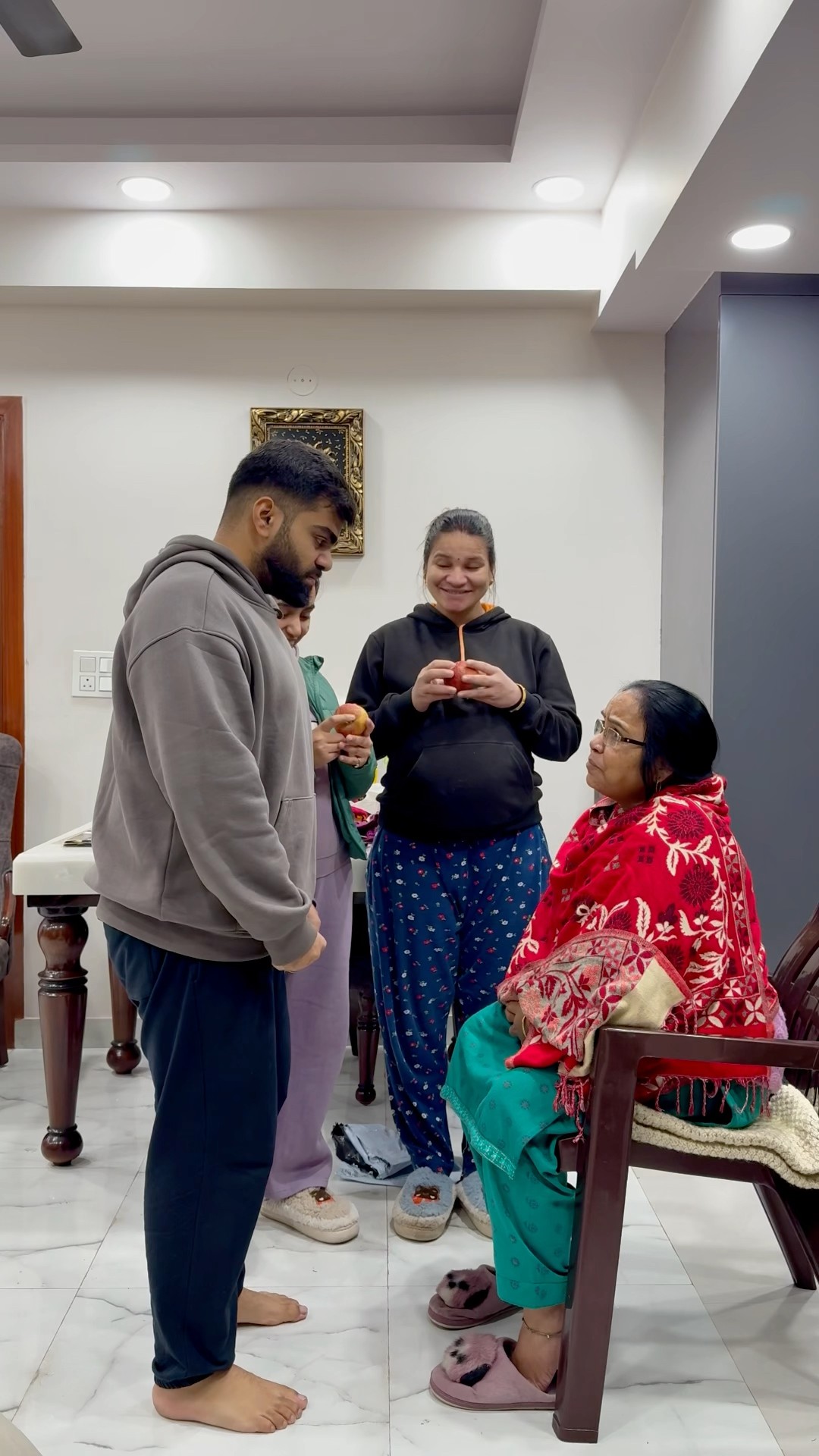 Gaurav ko apple nahi mila #shorts #gauravaroravlogs #youtubeshorts