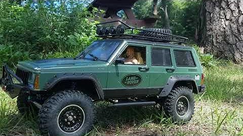 Axial SCX10II & Jeep Cherokee XJ Smooth Q Gimbal Test Video