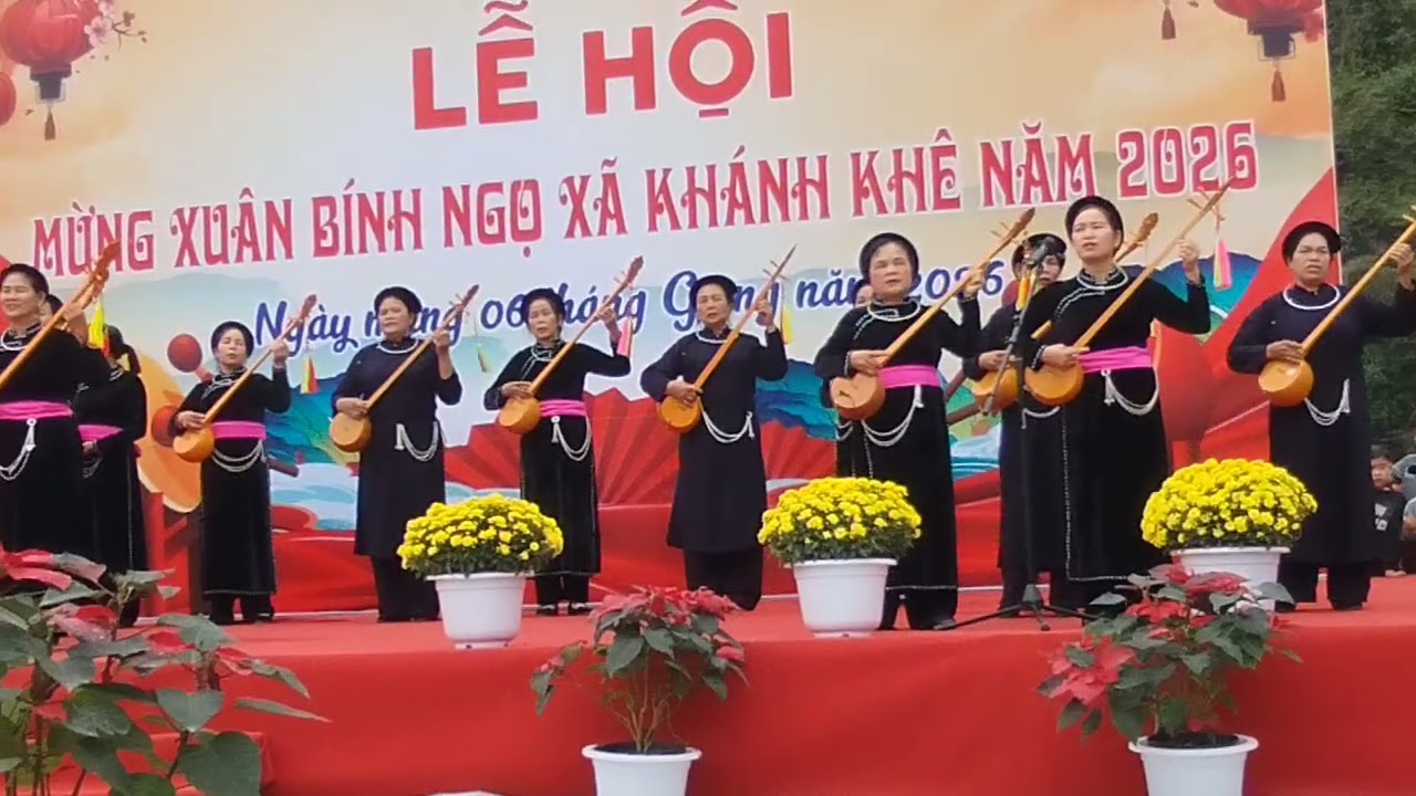 Tốp ca nữ CLB đàn tính khánh khe 