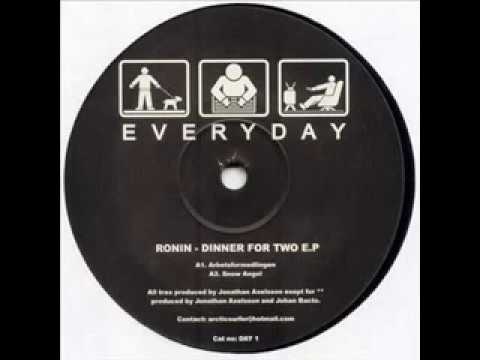 Guarda Ronin - Disco-Tomten su YouTube Guarda Ronin - Disco-Tomten su YouTube