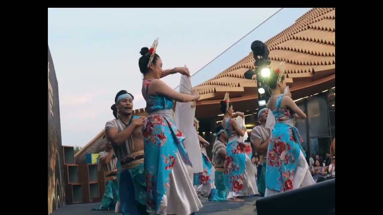 タイ王国パビリオン タイ伝統舞踊 特別イベント 野外ステージ - YouTube