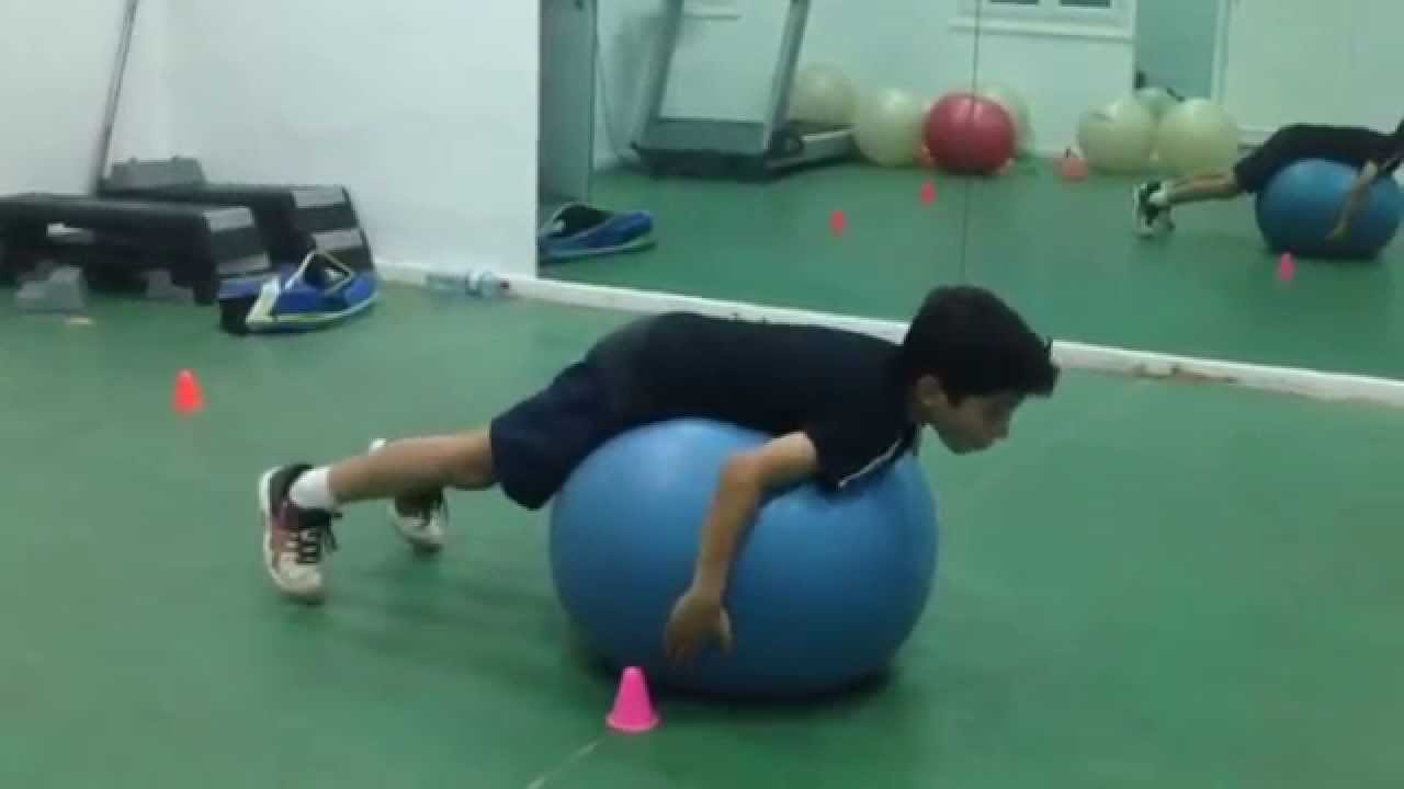 swiss ball jeux de gainage équilibre et coordination YouTube