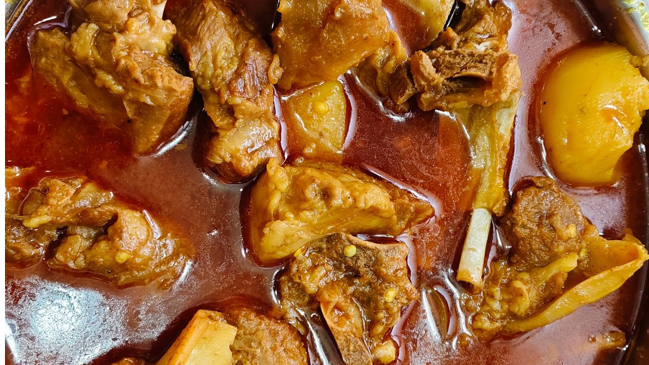 মা আজ রবিবার স্পেশাল আলু দিয়ে খাসির মাংসের ঝাল ঝোল বানালো /Aalu diye Muttoner jhol 