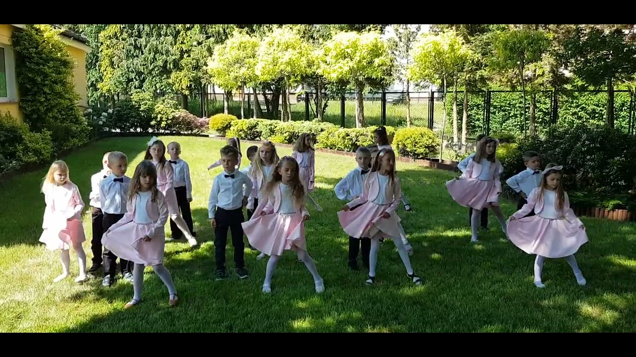 WALC GRUPY MOTYLKI - PRZEDSZKOLE NUTKA W SZCZECINKU . Walc nr. 2 - D. Szostakowicz.