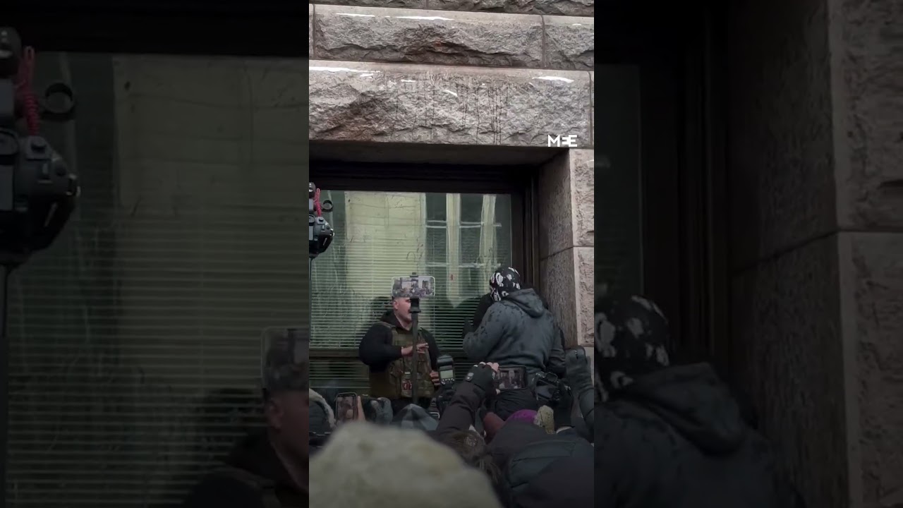 Far-right activist Jake Lang chased away by hundreds of anti-ICE protesters in Minneapolis