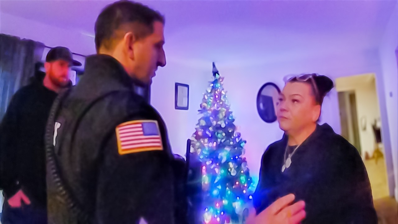 Mom’s Argument With Her Teen Daughter Ends With a 911 Call - YouTube