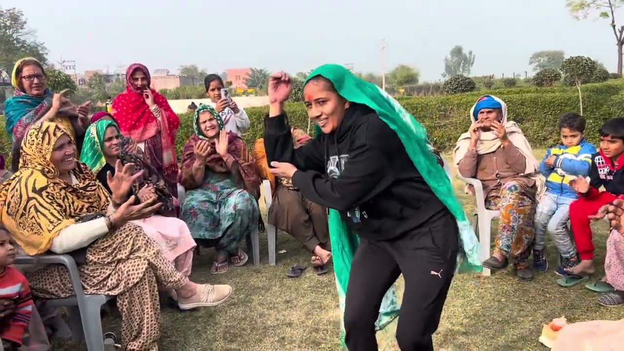 खुराना के पार्क मैं शिवानी नाची दादी नानी के गीत पै 7 बाहण हम मां की जाई री.... 😍❤️💃👌 #jaglansisters