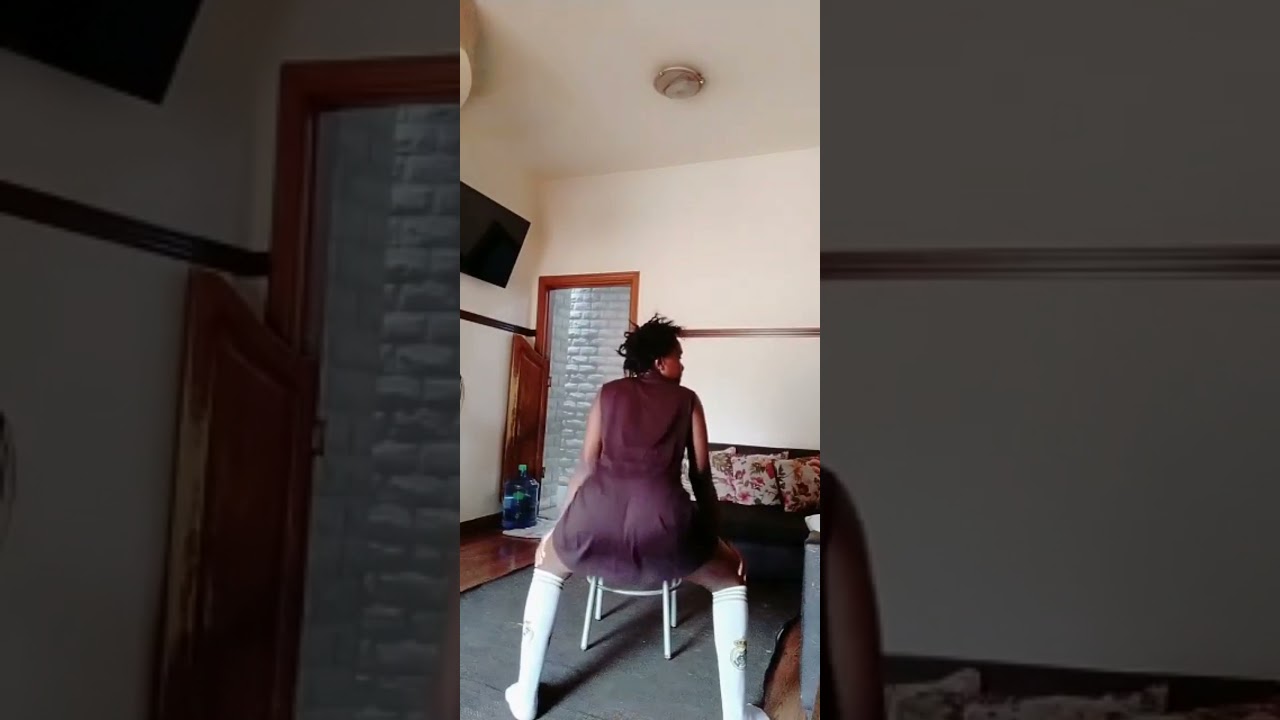 Kenyan University Girl Twerking To Gal By Q Shizzle Kenya Youtube 