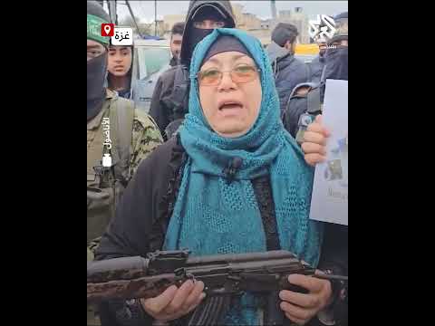 حاملة سلاح كتائب القسام وسط المقاتلين غز ية تحي ي المقاومة وتخل د ذكرى ابنها الشهيد