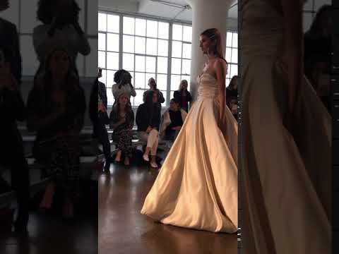 Robe De Mariée Berta à La New York Bridal Fashion Week