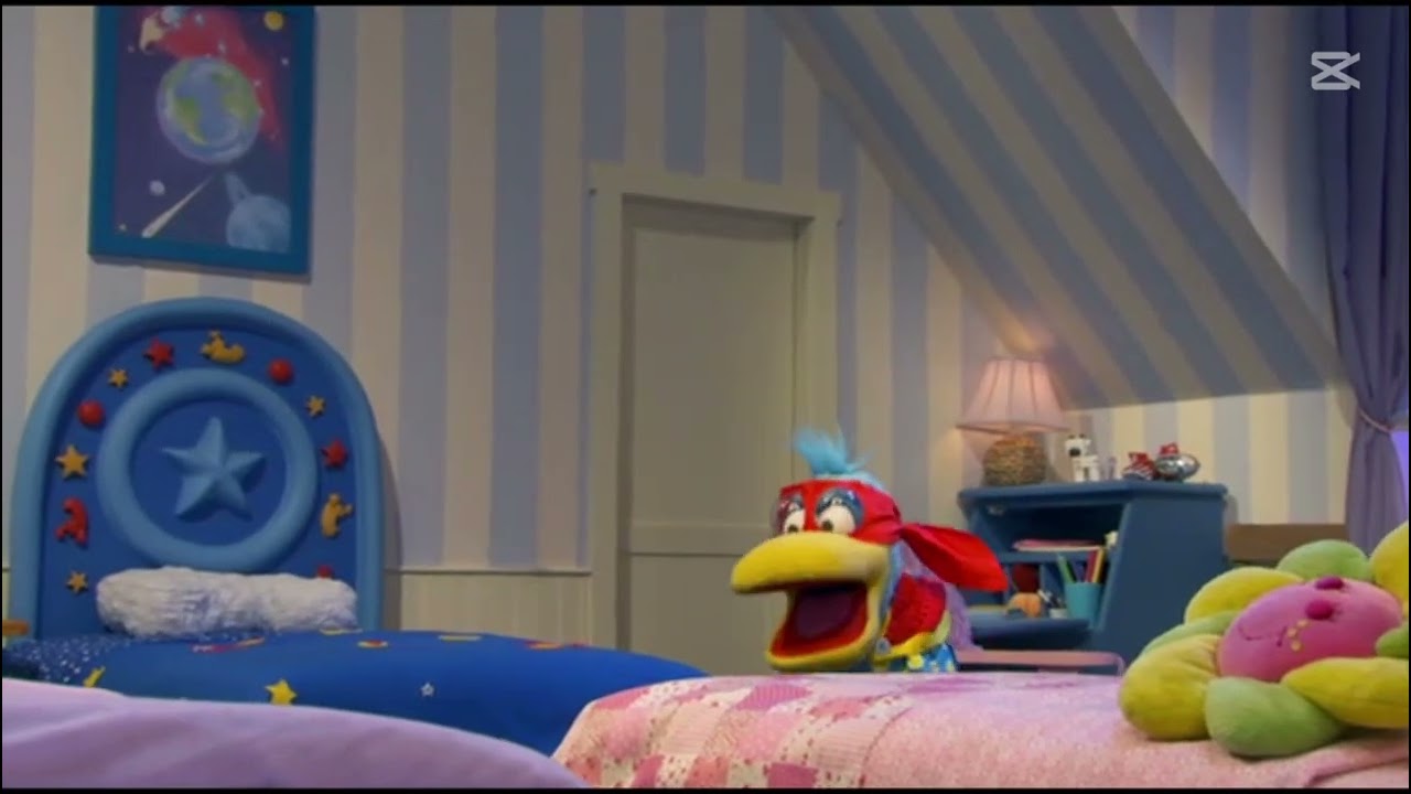 Squacky tackle the Fluffy pillow