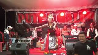 Tari Jaipong Kreasi Modern Banyak Yang Memberi Saweran