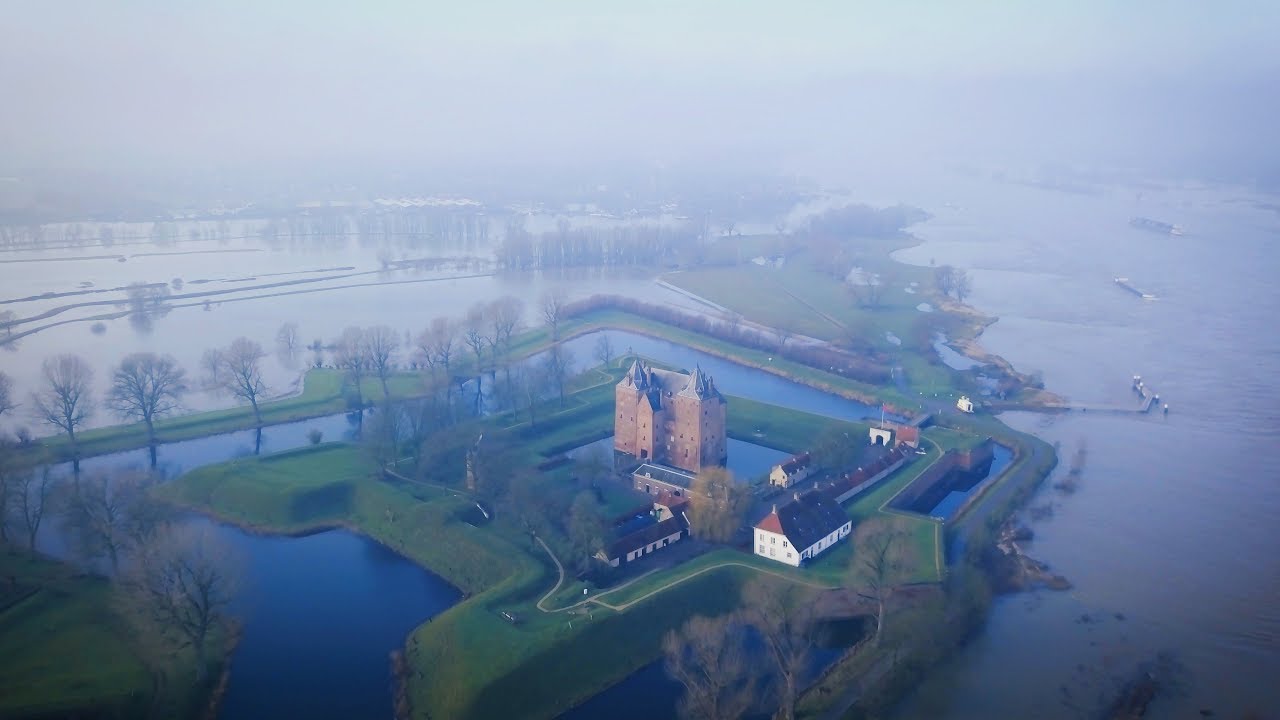 Slot Loevestein, Poederoijen - 4K drone video - OKMediaProducties