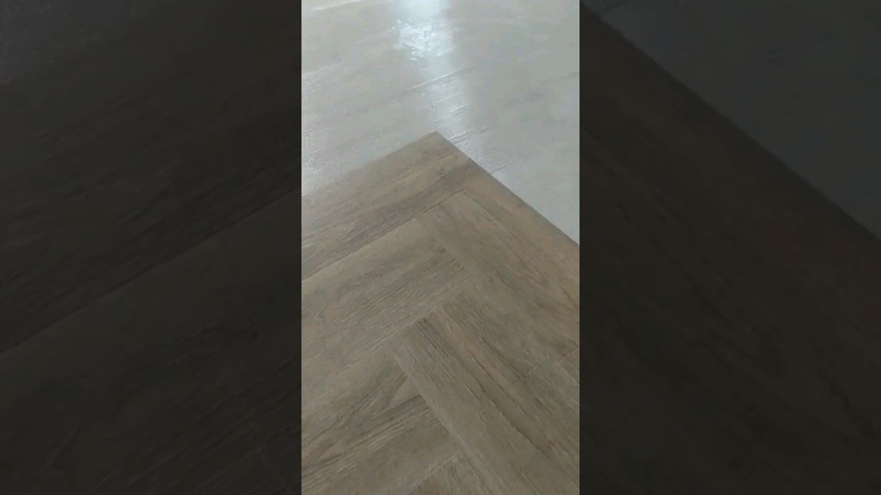 Паркетчик в работе - YouTube