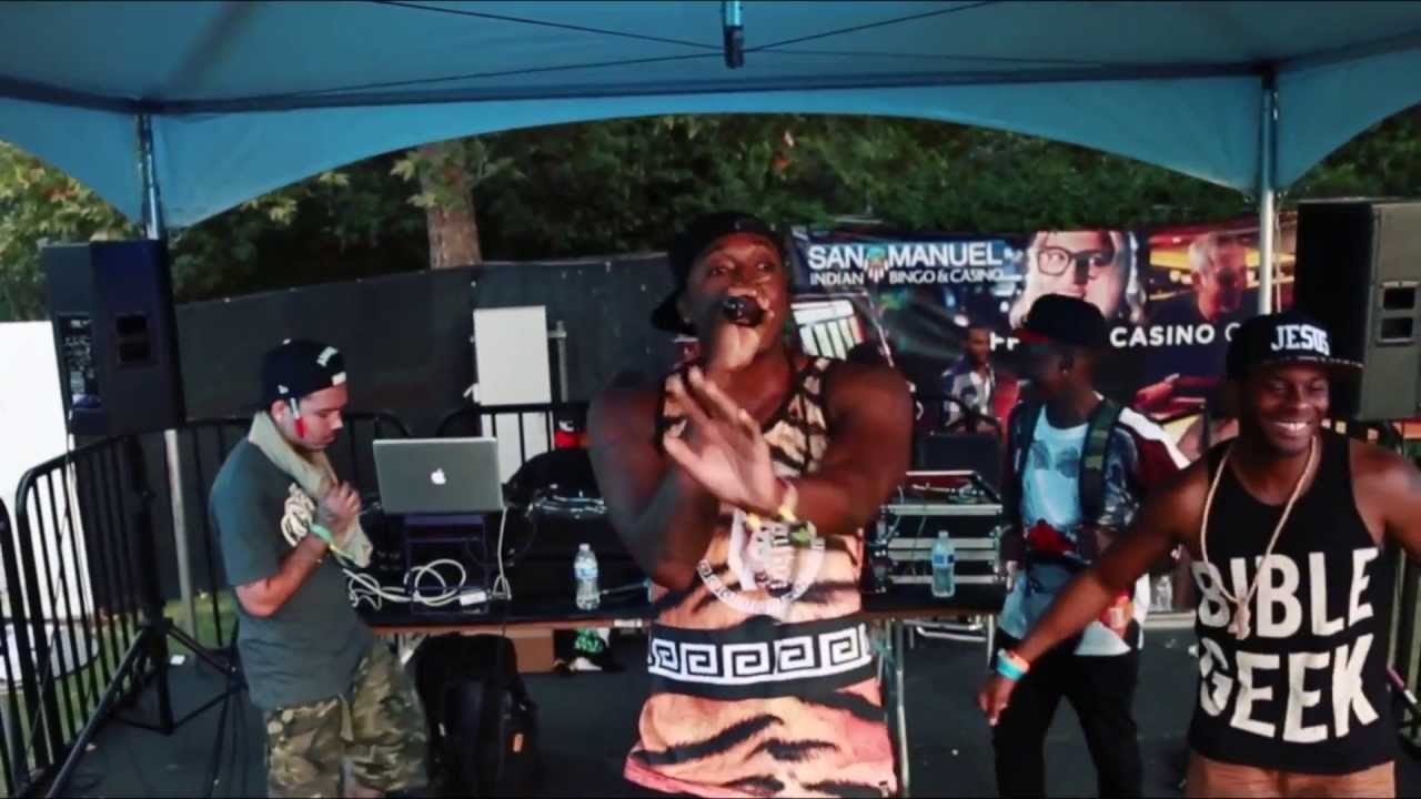 ▶ Lecrae's CRAZY Freestyle on Rock The Bells CYPHER Secular Showcase) [@lecrae @rockthebells]