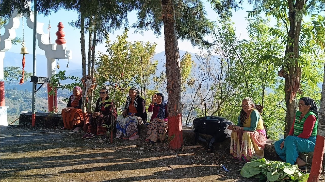 मंदिर में हुआ श्रमदान।। सारे श्रमिक पहुंचे मंदिर।।