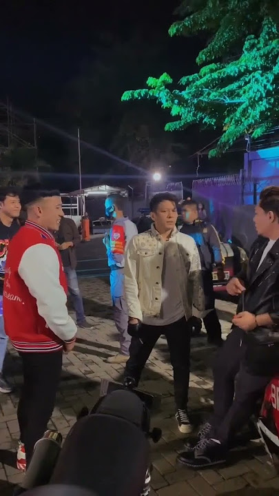 Ariel noah, ruri repvblik & rizal armada sedang ngobrol