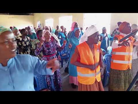 Ona Waimbaji Wakiimba Katika Roho Na Kweli Wanavyoleta Nguvu Ya Sifa Katika Ibada