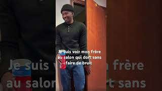 Magassa entre au salon, sans faire de bruit #sortvideo #comedy #youtubeshorts 