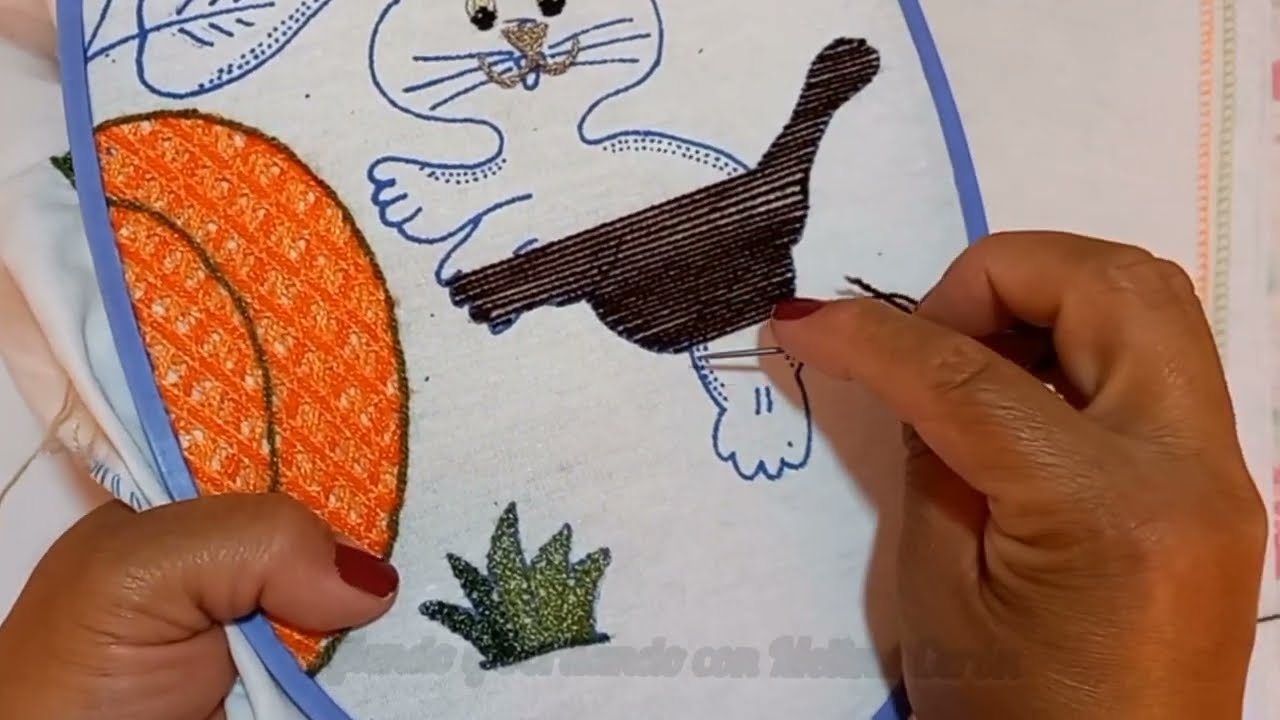 Bordando gato gatito 🐱/Diseño halloween/Tejiendo y bordando con Melina Cerón