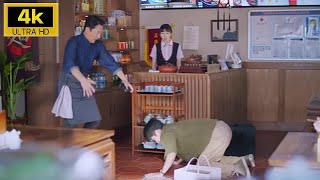 видео: Сын наконец вернулся домой, опустился на колени, увидев отца, и расплакался! картинка: Сын наконец вернулся домой, опустился на колени, увидев отца, и расплакался!