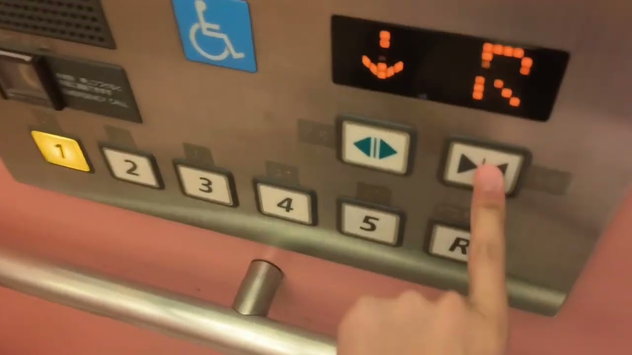 スマーク伊勢崎 エレベーター