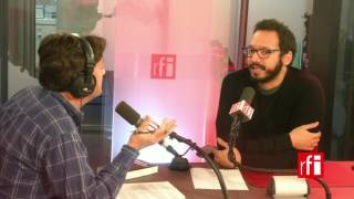 El Escritor Venezolano Rodrigo Blanco Calderón Con Jordi Batallé En Rfi