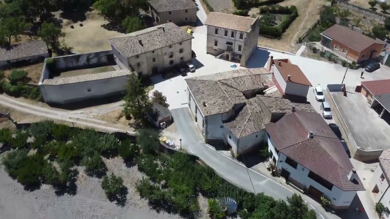 Sierra de Lokiz: Ollogoyen, Sardegi, Ermita S. Lokiz, Ganuza, Ollogoyen (DJI Mini2) (2022-07-26: