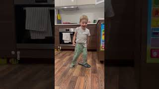 ФУТБОЛИСТ #shorts #short #football #play #футбол #футболист #messi #cristianoronaldo #babyboy #дети