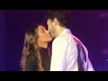 Sebastian Yatra besa a TINI en vivo