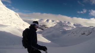 Steep powder slaloming & surfing on the sache run in Tignes