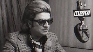 Zeki Müren (1972) - Sen Kimseyi Sevemezsin (English Subtitle - Turkish Classical Song)