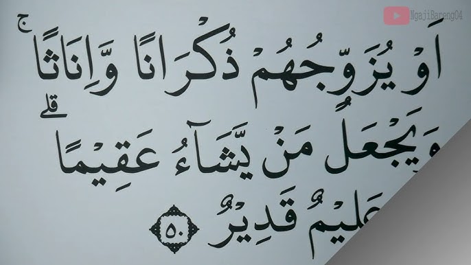 Eng yaxshi minajli qizning surati Uyda begonalar oldida yalangoch yurish (video)