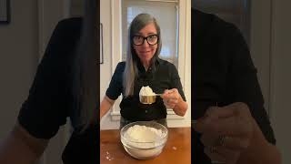 How to Measure Liquid Vs. Dry Ingredients For Baking #short #bakinghacks #bakingtips #baking