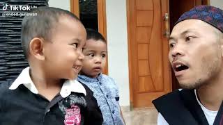 Anak lucu belajar pancasila