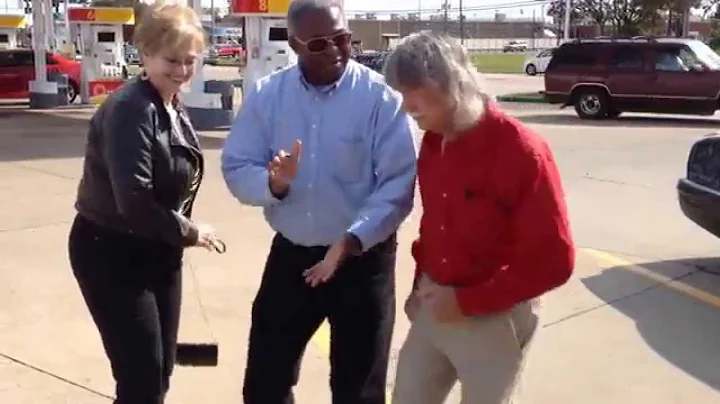 Lee, Mackey, and Brenda Demonstrate Cotton Pickin ...