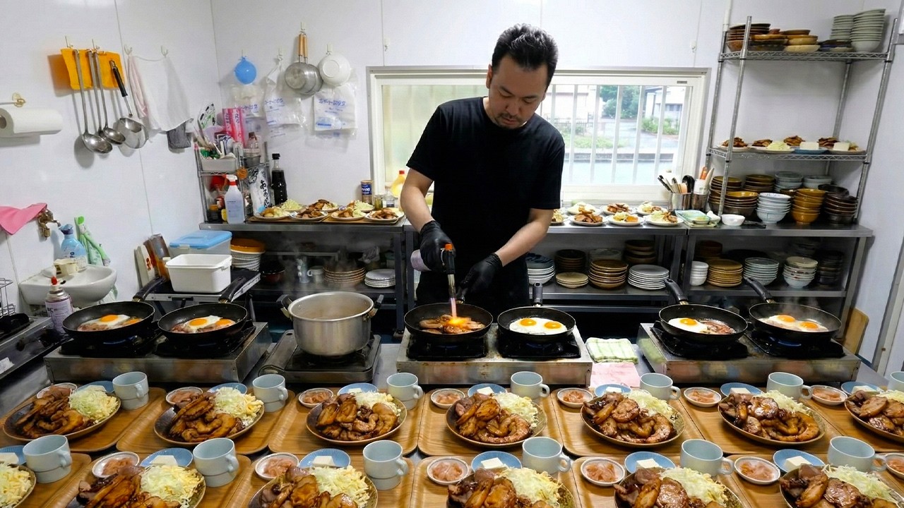 Only 4 Seats! Hidden Osaka Diner's 