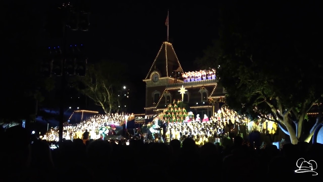 13. Hallelujah Chorus 2017 Candlelight Ceremony with Chris Hemsworth