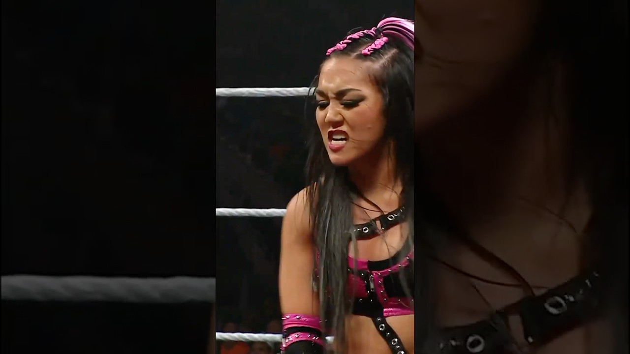 Rhea Ripley recibe asistencia de Iyo Sky ante el ataque de Roxanne Perez & Giulia