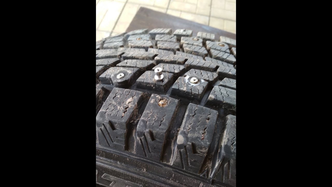 Шипы bestgrip. Дошиповка шин своими руками. Дошиповка зимних шин ремонтными шипами. Ошиповка зимней резины. Шиповка резины видео.