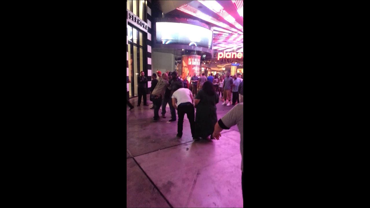 Las vegas fights 2 on 2 fight in front of hollywood quick ko