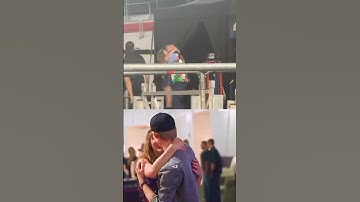 TRAVIS KELCE VS. JOE ALWYN - TAYLOR SWIFT KISS