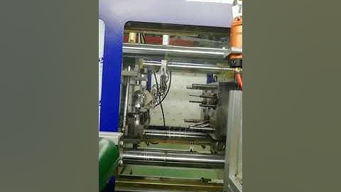 pipe fittings mold with robot  cut runner automatic