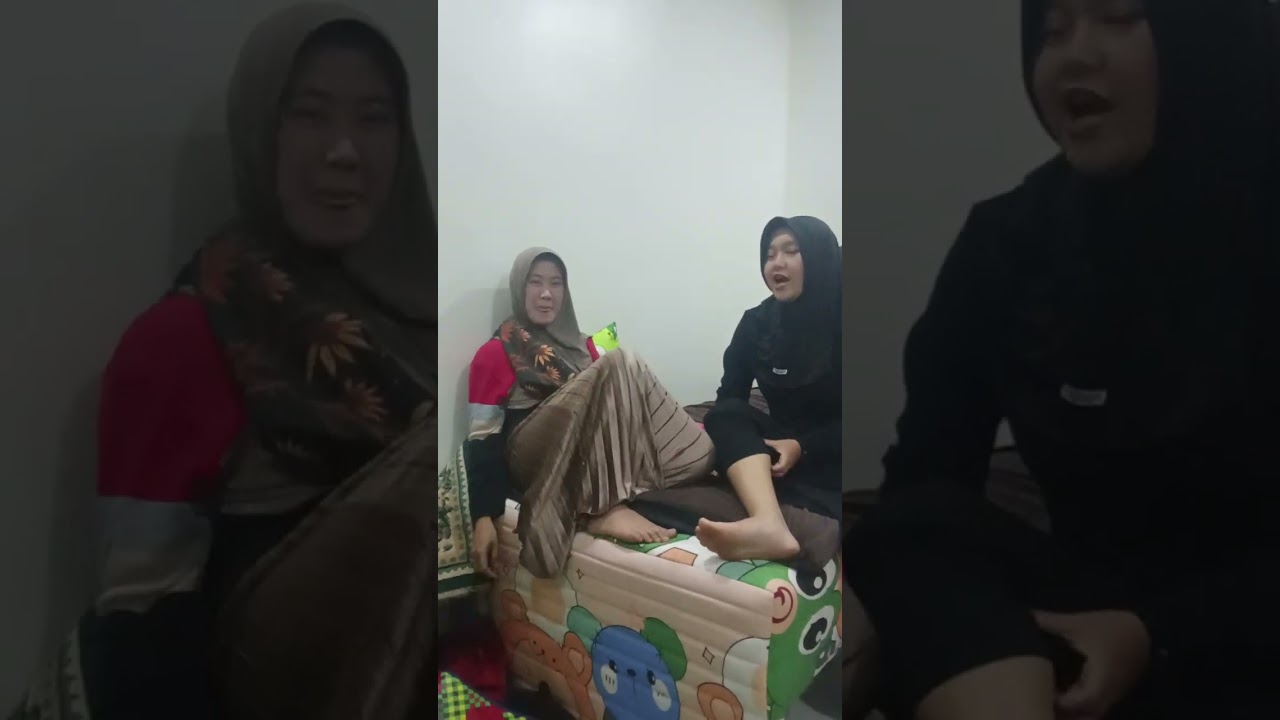 Beda nya di Mekah sama di kereta  🤣🤣🤣🤣