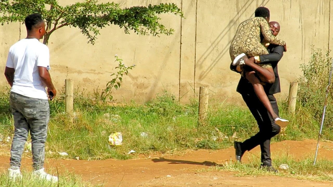This Police Officer had to carry his Own Cross🥲What she did will SH0CK You🔥😱🔥