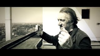 Video thumbnail of "Miuosh ft. Jan "Kyks" Skrzek - Piąta Strona Świata"