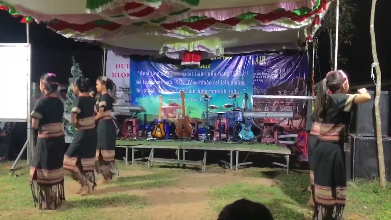 Khi Noel Về Trên Buôn Làng 